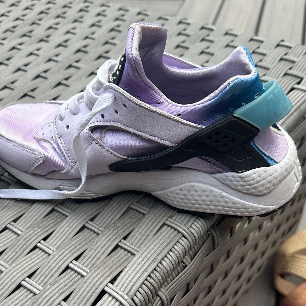 Nike Women’s Huarache Sneakers in Light Lavender and White